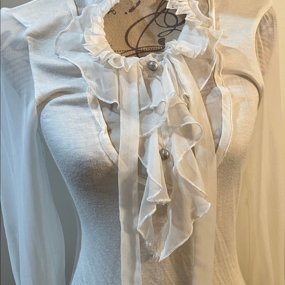 Chic White Ruffled Blouse - Picture 3 of 7